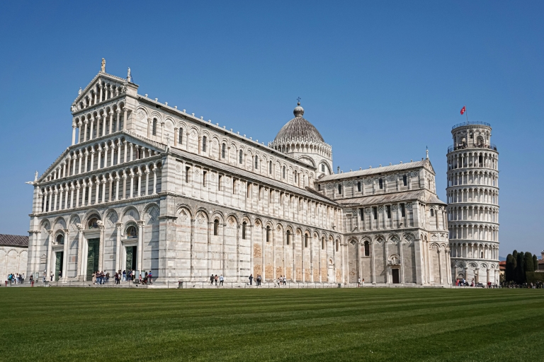 Pisa: tour privado a pie con entrada a la torre inclinadaTour con Cena