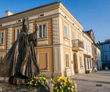 Krakow: Pope John Paul II Guided Tour with Home & Sanctuary