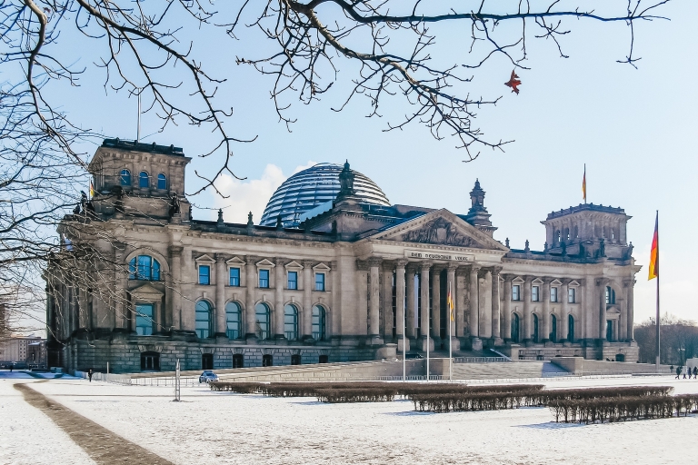 Berlin: Reichstag, sala plenarna, kopuła i dzielnica rządowaBerlin: Reichstag z salą plenarną i kopułą – j. niemiecki