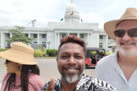 Colombo: City Highlights Tuk-Tuk Tour with Entry Tickets