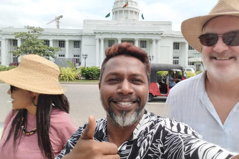 Colombo: City Highlights Tuk-Tuk Tour with Entry Tickets