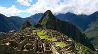 游览马丘比丘（Machu Picchu）和曼纳坦湖（Lake Manantay）的山脉山脉 - Housity