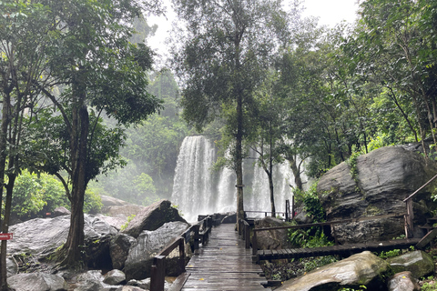 Tour di un giorno delle cascate di Beng Mealea Banteay Srei e Phnom KulenTour per piccoli gruppi