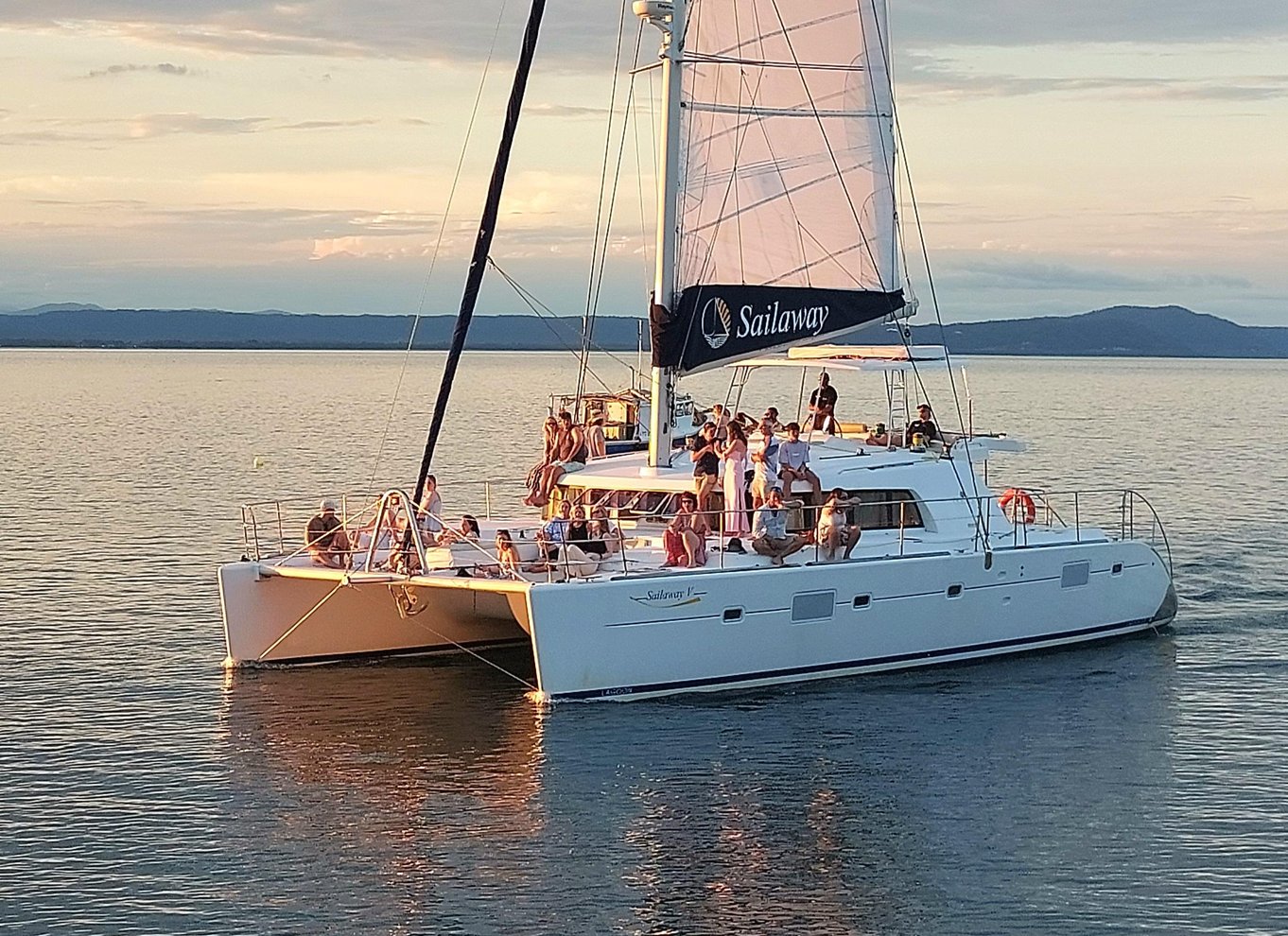 Port Douglas: Sejltur i solnedgang på luksuskatamaran