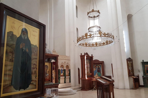 Desde Kazbegi: excursión de un día a la iglesia de Gregety y al pueblo de JutaKazbegi: excursión de un día a los monasterios y al pueblo de Juta