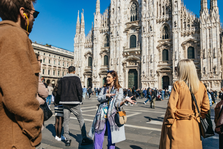 Milão: Visita guiada aos telhados do Duomo e à catedral com ingressosMilão: Visita guiada em inglês aos telhados do Duomo e à Catedral