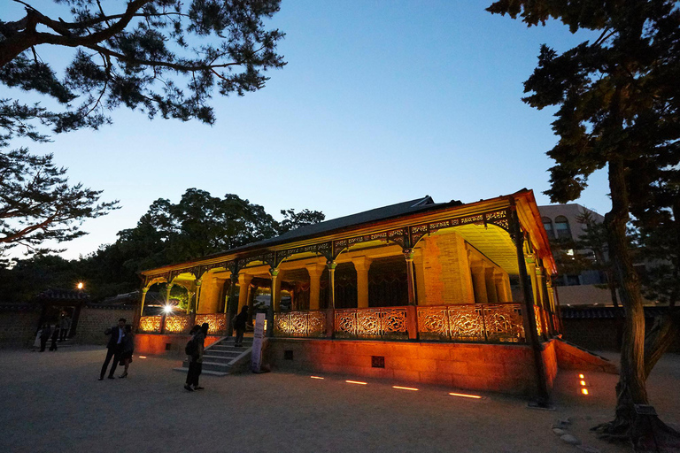 Séoul : visite nocturne du palais Deoksugung et de la forteresse de Séoul