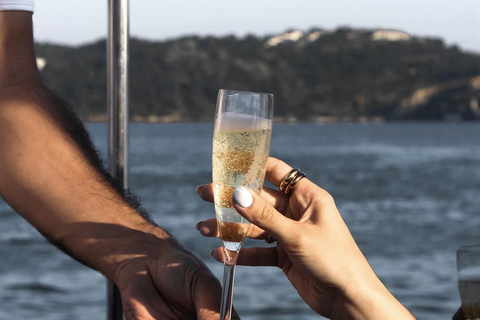 Lisbon: 2h Private Luxury Sunset Cruise with Welcome Drink Lisbon: Private 2h Sunset Cruise with Welcome Drink
