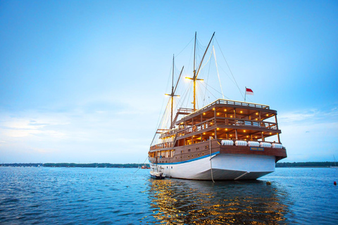 Bali : Dîner-croisière Phinisi au coucher du soleil avec animationDîner-croisière Tiket Phinisi au coucher du soleil avec animation