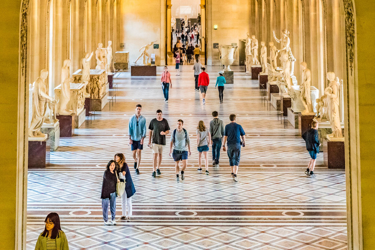 Paris: Louvre Small Group Guided Tour with Reserved Entry Paris: Louvre Group Tour with Reserved Access