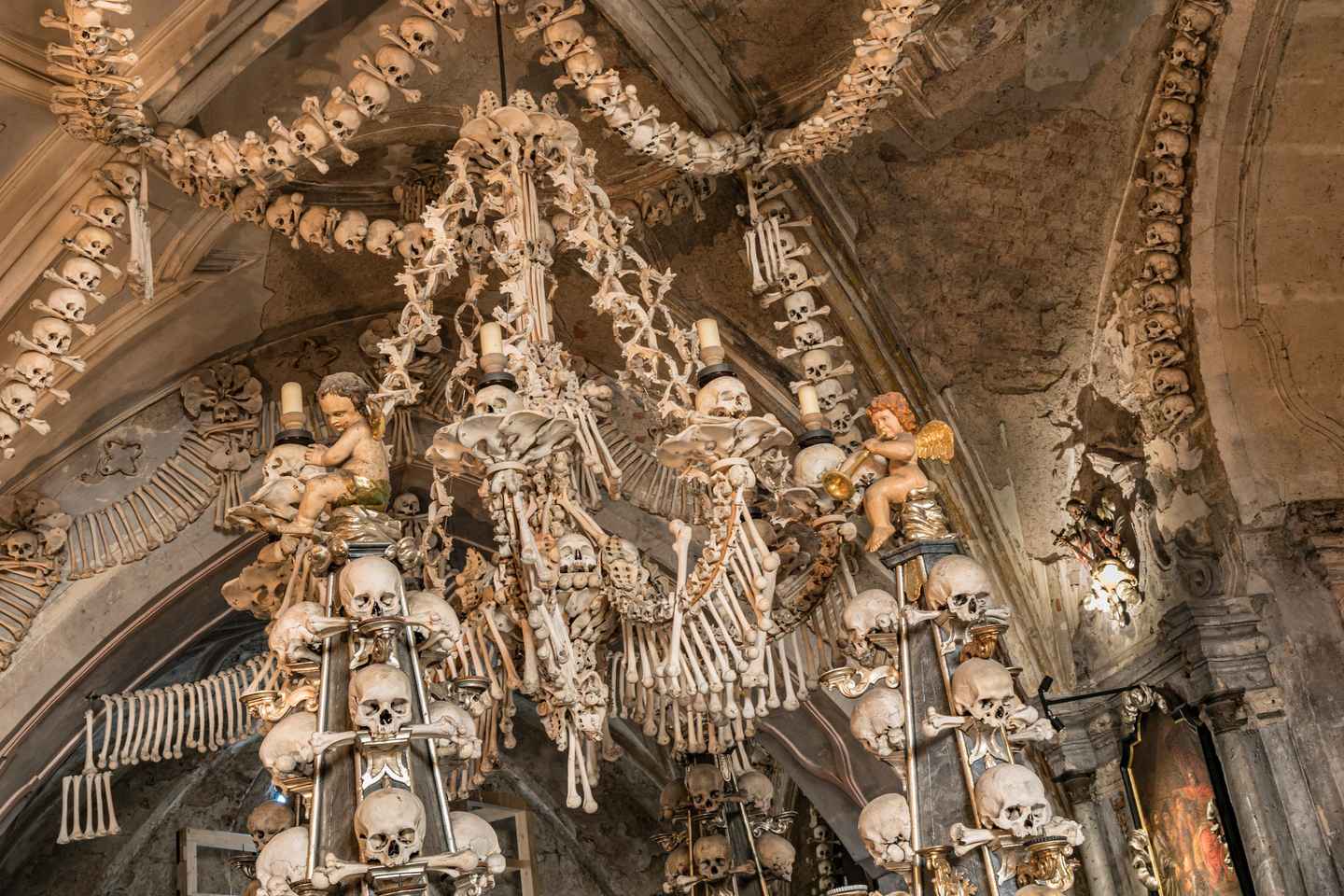 Private day trip: Prague to Kutna Hora, Bone church & Castle