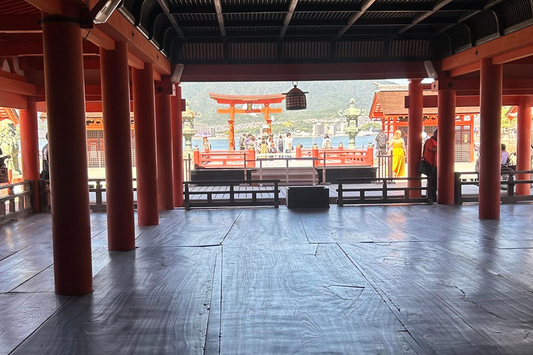 Hiroshima & Miyajima: 6.5-Hour Private Tour (Spanish Guide)