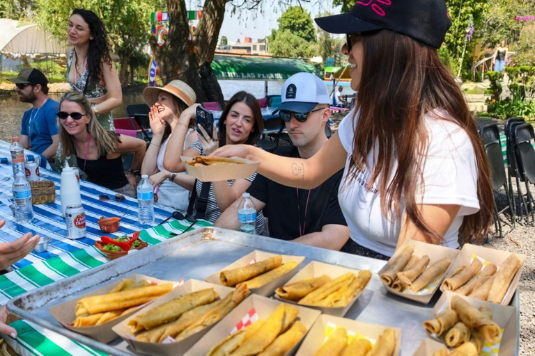 Mexico City: Xochimilco Trajinera Tour with Drinks & Tacos