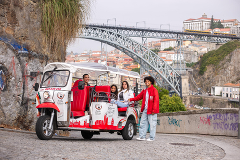 Porto: Tuk tuk Tours with Wine Tasting Porto: Tuktuk Tours 4h