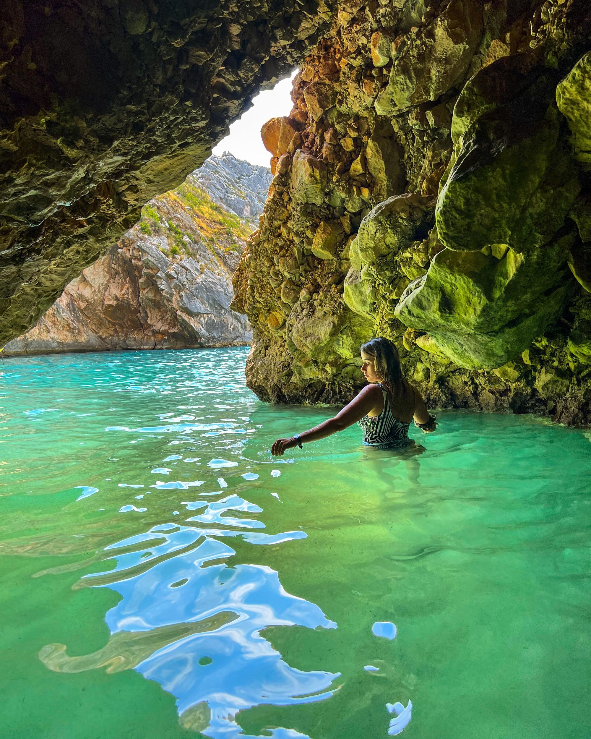 Vlora: Schmuggler-Schlucht, Blaue Grotte und Bootstour