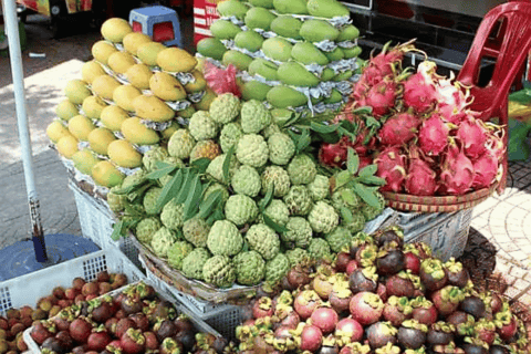 Kandy: Exotic Fruit Tasting & Tuk-Tuk Market Tour