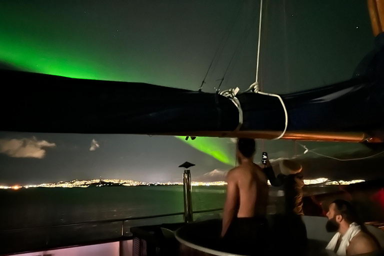 Tromso: Luxury Northern Lights Cruise with Hot Tub &amp; Dinner