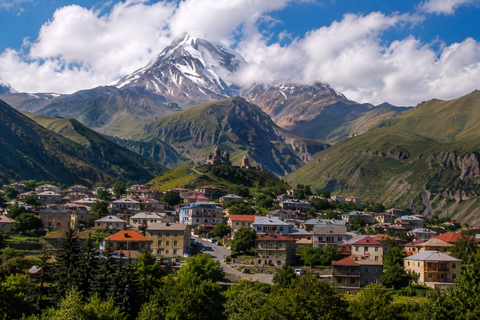 From Tbilisi to Kazbegi, Gudauri, Ananuri and Zhinvali lake.