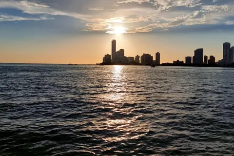 Cartagena: Passeio pela baía ao pôr do sol com DJ, bebidas e discoteca