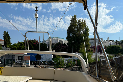 Bodrum: Private Motoryacht Tour with swimming stops & lunch