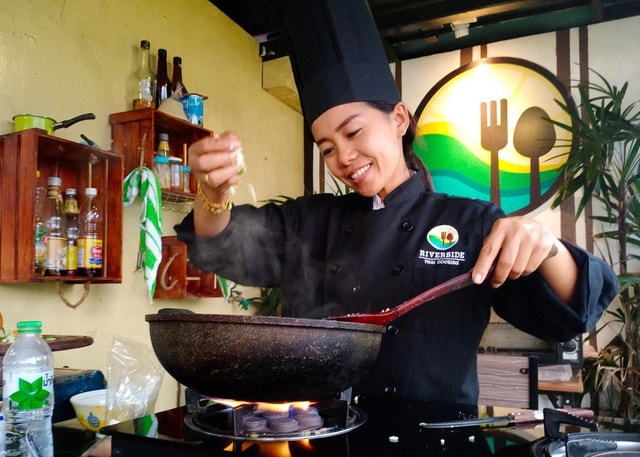 Thai Cooking Class and Market Tour with Chef Apple