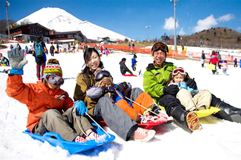 From Tokyo: Mt. Fuji Skiing And Onsen Experience 1-Day Tour Package B:Entry fee+ Ski Lift + Skis + Ski Poles + Ski Boots