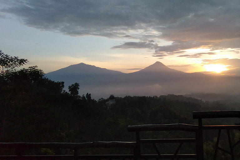 Tour all'alba a Yogyakarta: salita garantita a BorobudurTour all'alba a Yogyakarta: salita alle colline di Borobudur e Prambanan