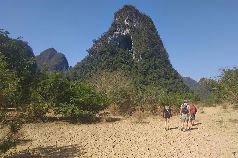 De Ha Noi: 2 dias de Trekking na Montanha do Olho de Anjo e de mota