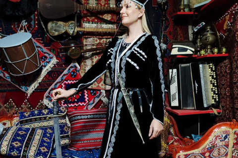 Baku: Traditional Azerbaijani Costume Rental Experience