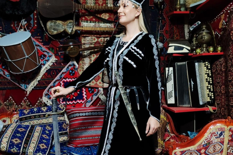 Baku: Traditional Azerbaijani Costume Rental Experience