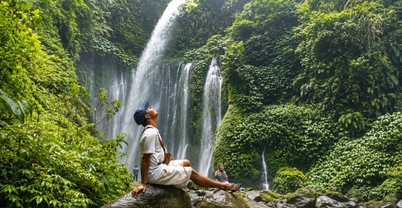 Lombok: Waterfalls, Monkeys, and Sunset Tour with Drink