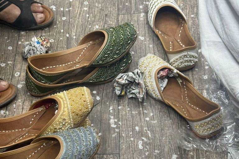 Curated Home Décor & Souvenir Shopping Tour (Women-Led) Home Décor & Souvenir Shopping Tour (Women-Led) - Half-Day