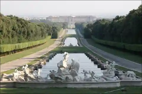 Private tour Caserta: Royal Palace & Outlet Shopping