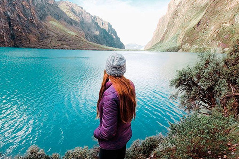 Huaraz: Laguna 69 Full-Day Guided Trekking Adventure