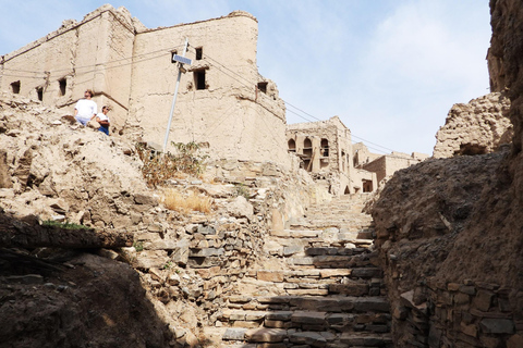 całodniowa wycieczka do suku Birkat Almouz i Nizwa oraz do fortu i Falaj Daris.(CODZIENNIE) całodniowa wycieczka do suku i zamku Nizwa w Falaj Daris