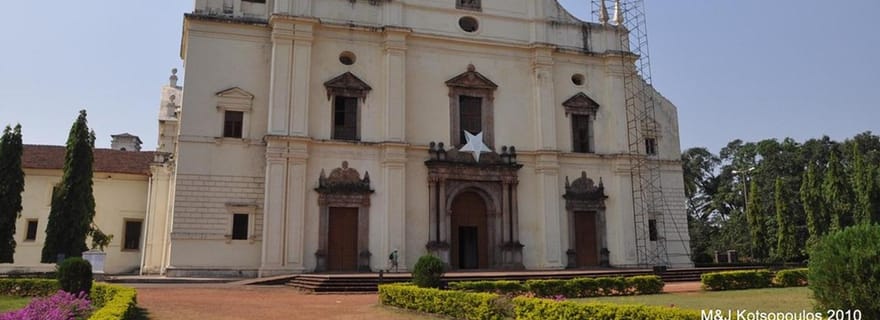 Goa en pleine saveur : forts, feni et vagues avec petit-déjeuner