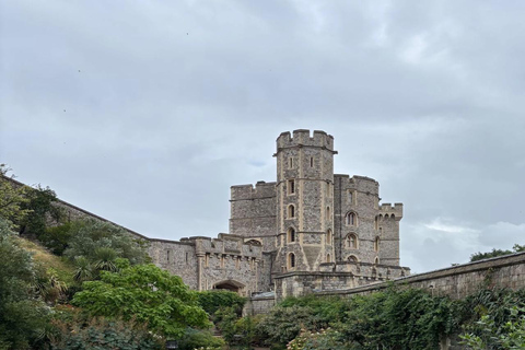 Cardiff: Stonehenge & Windsor Castle Day Trip with Guide