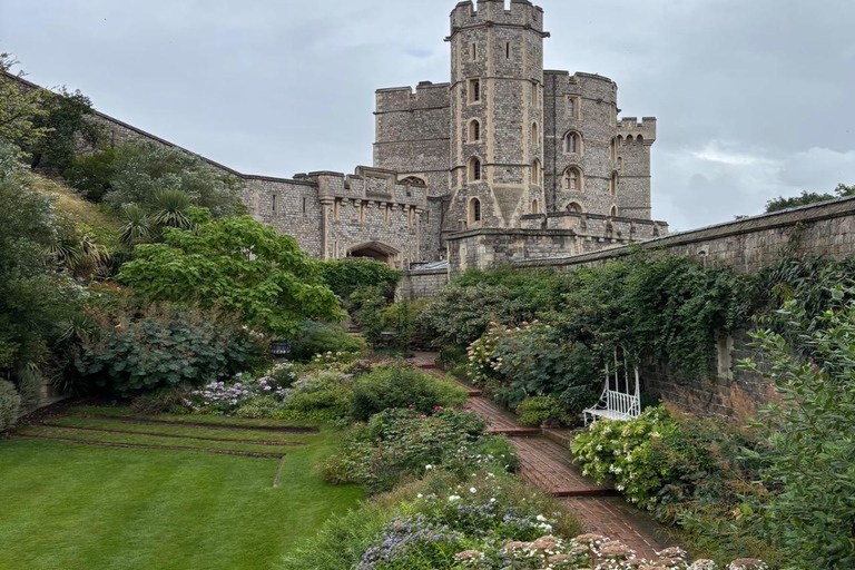 Cardiff: Stonehenge & Windsor Castle Day Trip with Guide