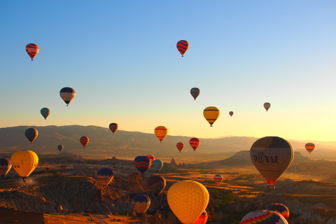 Wadi Rum: Hot Air Balloon Flight with Pickup