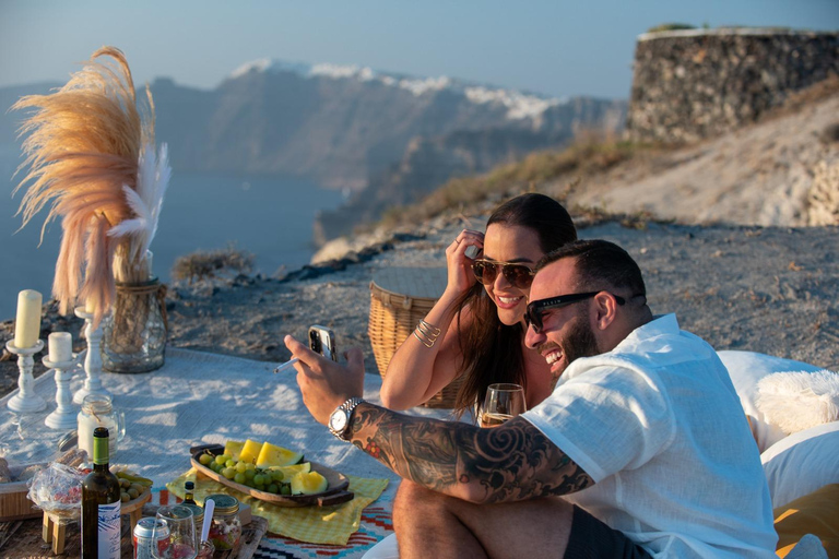 PicNic al tramonto poco affollato di Santorini