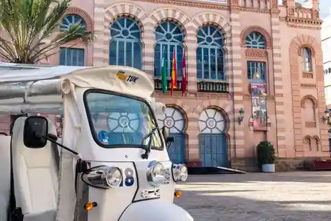 Paseo en TukTuk por Cádiz con Audioguía