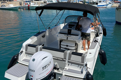 Polignano a Mare Caves and Grottos Tour by Boat with Spritz Polignano a Mare: Caves and Grottos Boat Tour with Spritz