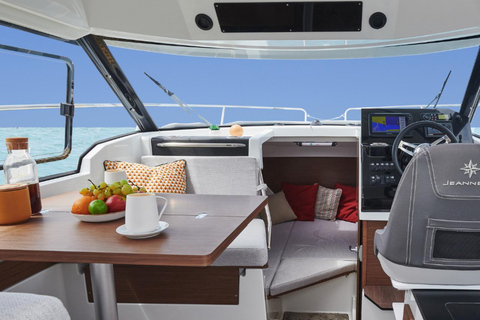 Labuan Bajo: Private Komodo &amp; Island-Hop Yacht w/ SnorkelMorning Private Yacht Tour (07:00–11:30) – Max 6 Guests