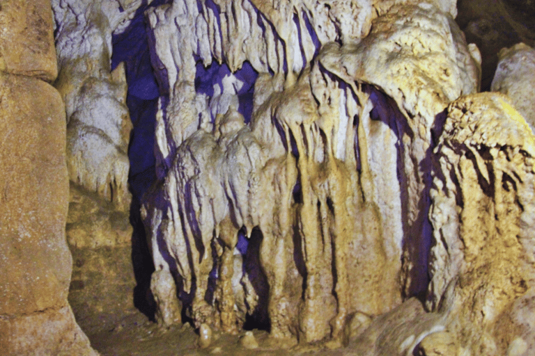 Depuis Tirana/Durres/Golem : Grotte de Pëllumbas et randonnée dans le canyon d&#039;Erzen