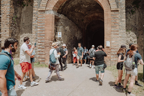 Pompeii and Amphitheatre group tour with an archaeologist Italian Tour