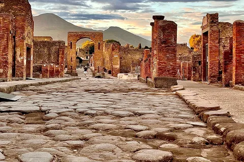 Excursión al atardecer en Pompeya: una visita lejos de las multitudes