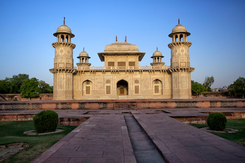 From Kolkata: Taj Mahal, Agra Day-Trip with 5* Hotel Stay