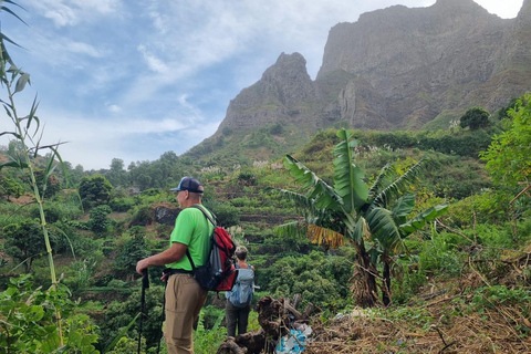 Praia: Wycieczka Longueira - Pico Riba z piknikiemPraia: Wycieczka Longueira – Pico Riba z piknikiem