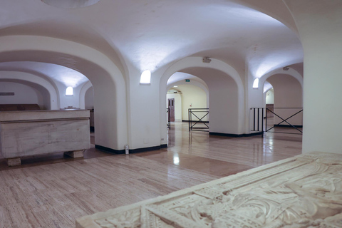 Rome: St. Peter’s Basilica & Underground Tombs Tour Group Tour in French