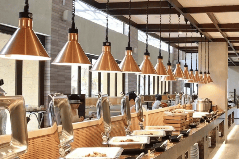 بوفيه بوراكاي ماندارين باي الدولي للولائم والموسيقى الحيةبوفيه عشاء مع ضلع ومأكولات بحرية وأطباق 